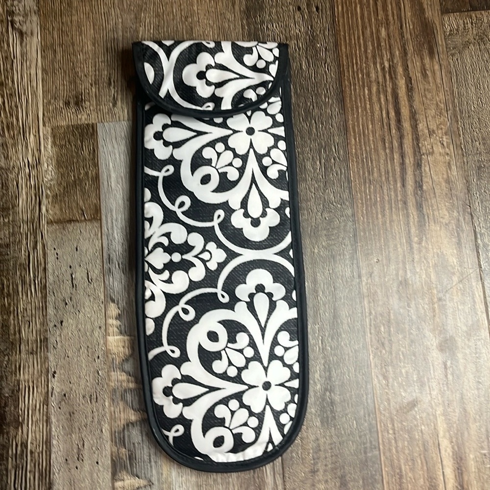 Thirty-One Style Sleeve in Medallion Medley Pattern